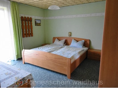 Pensionen - Umgebungsschwerpunkt: Berg - Plößberg - Doppelzimmer mit Dusche / WC und Balkon oder Terrasse - Pension Haus Sonnenschein