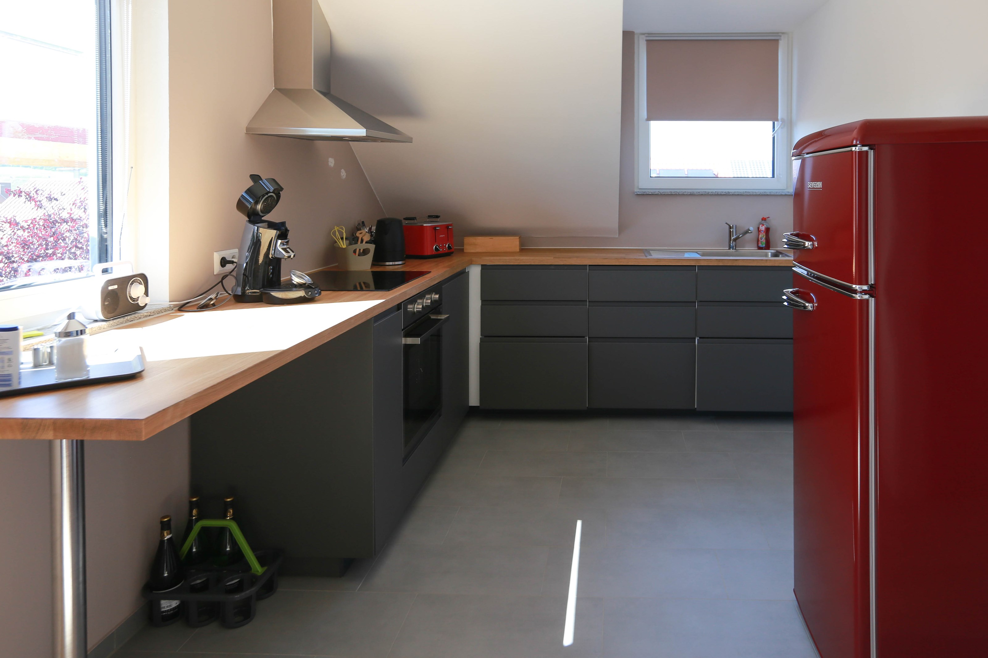 Frühstückspension - Voll eingerichtete Küche Ceranfeld, Backofen,Mikrowelle, Kaffemaschine,Wasserkocher,Waschmaschine/rTrockner - Befewo Besigheim Jutta Schreyer