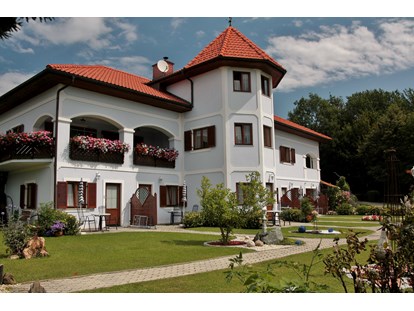 Pensionen - Terrasse - Hausfoto - Gästehaus Adelmann