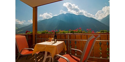 Pensionen - weitere Verpflegungsmöglichkeiten: Nachmittagskaffee - Italien - Panoramablick vom Balkon - Gasthaus Jaufenblick & Ferienhaus Engele