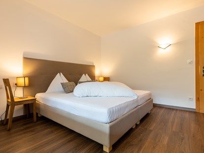 Pensionen - Trentino-Südtirol - Schlafzimmer 1 Gardensuite Apartment  LATEMAR - Haus Christian 