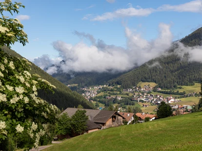 Pensionen - Garage für Zweiräder - Blumau (Trentino-Südtirol) - Dorfblick von Terasse Panoramasuite Apartment DIAMANTIDI - Haus Christian 