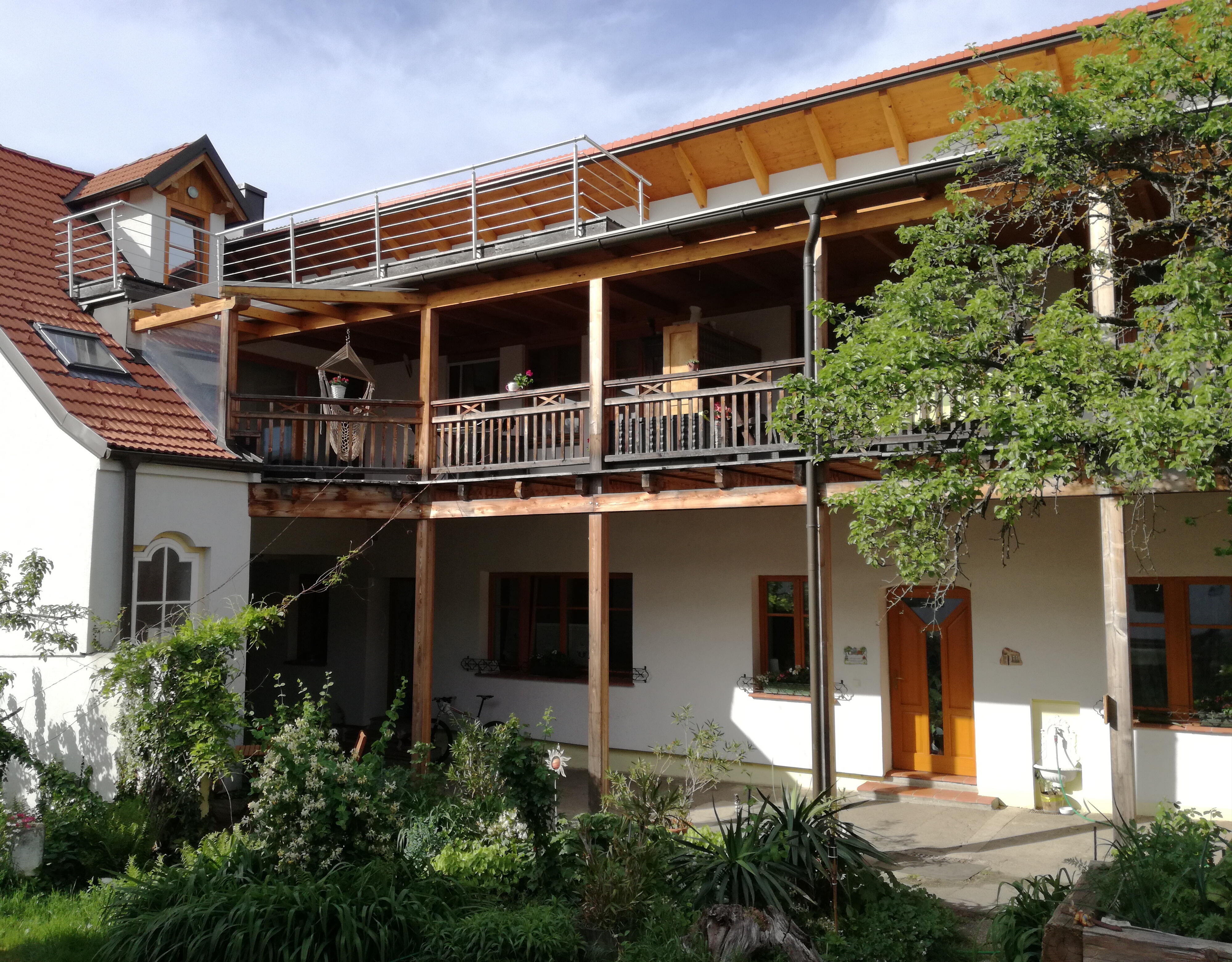 Frühstückspension - Hofansicht - Biohof -  Familie Neuberger