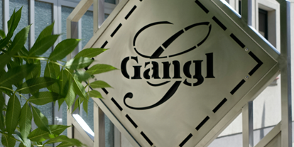 Pensionen - Garage für Zweiräder - Gols - Pension & Weingut Gangl - Logo - Pension & Weingut Gangl