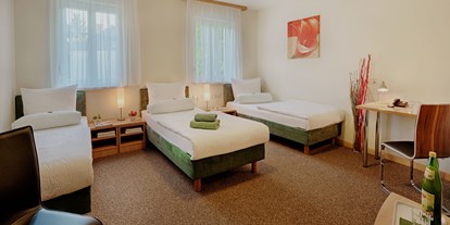 Pensionen - Wanderweg - Göttlesbrunn - Familienzimmer mit getrennten Betten - Frühstückspension Kasper