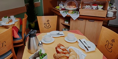 Pensionen - Frühstück: Frühstücksbuffet - Schwechat - Frühstücksraum - Frühstückspension Kasper