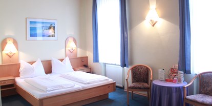 Pensionen - Umgebungsschwerpunkt: Stadt - Klein-Neusiedl - Doppelzimmer mit Dusche, WC, digitalem Kabel-TV und Minibar - Hotel-Pension Wild