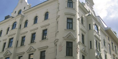 Pensionen - Vösendorf - Unser freundliches Gästehaus befindet sich im 8.Bezirk, der Josefstadt. Das Gebäude wurde 1904 gebaut und beherbergt seit 1960 die Pension Wild - Hotel-Pension Wild