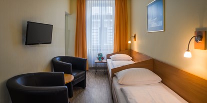 Pensionen - Umgebungsschwerpunkt: Stadt - Hornsburg - Zweibettzimmer mit Dusche - Hotel-Pension Wild