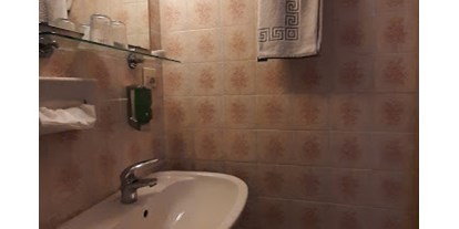 Pensionen - Fahrradverleih - Erlaa - Badezimmer mit Dusche - Pension Lerner