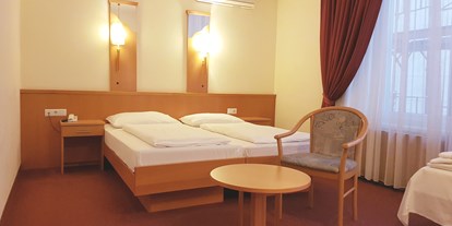 Pensionen - Umgebungsschwerpunkt: Stadt - Klein-Neusiedl - Superior Dreibettzimmer - Hotel Pension Haydn