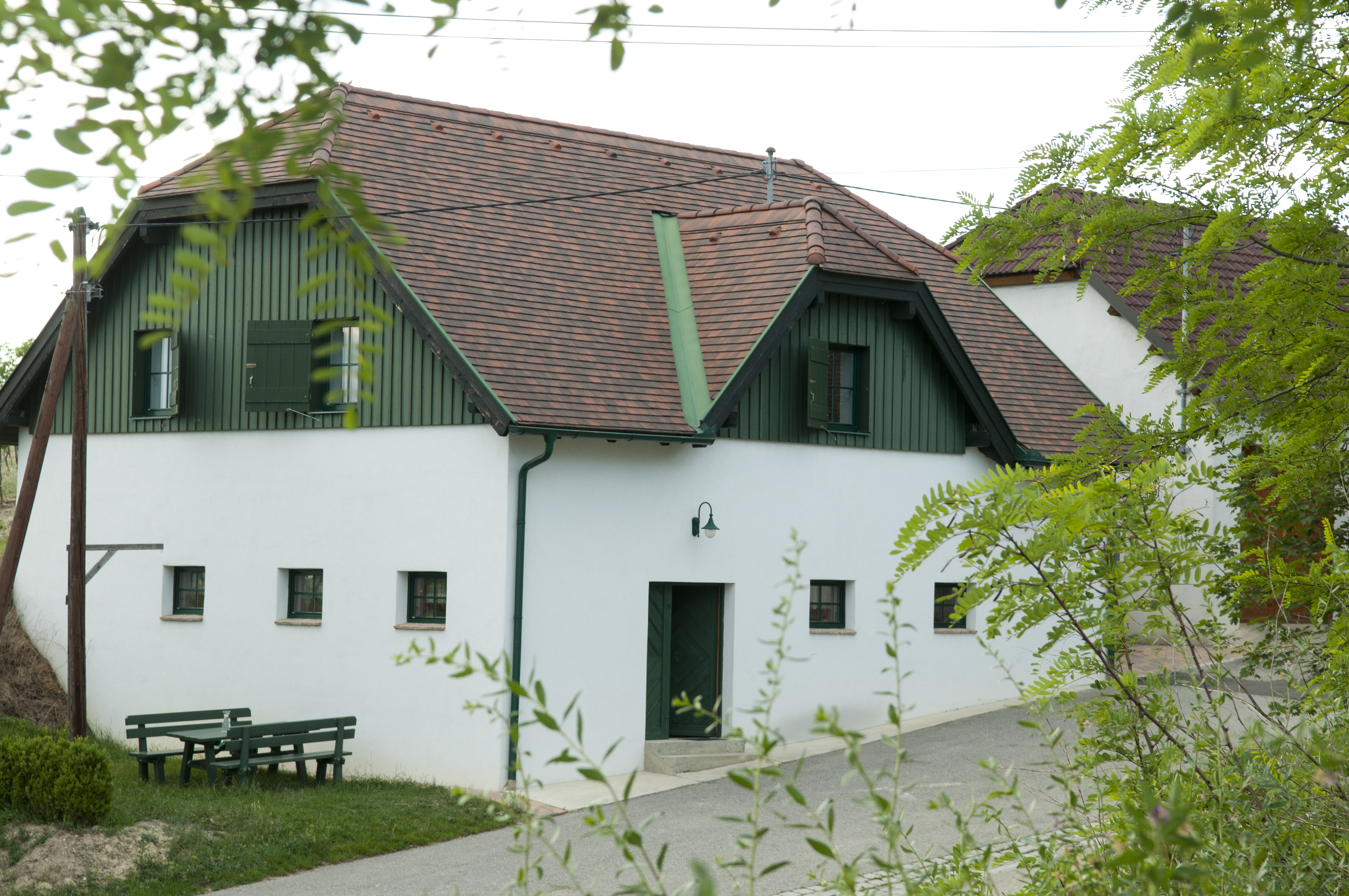 Frühstückspension - Hier sehen Sie unseren neu gebauten Übernachtungskeller direkt in der Kellergasse Alberndorf  - Weingut Rain