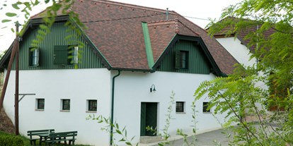 Pensionen - Wanderweg - Großweikersdorf - Hier sehen Sie unseren neu gebauten Übernachtungskeller direkt in der Kellergasse Alberndorf  - Weingut Rain