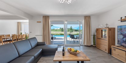 Pensionen - Umgebungsschwerpunkt: Strand - Wohnzimmer Bilick auf den Pool - Villa Jasmin Sumber