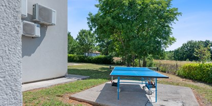 Pensionen - Garten - Tischtennisplatte - Villa Jasmin Sumber