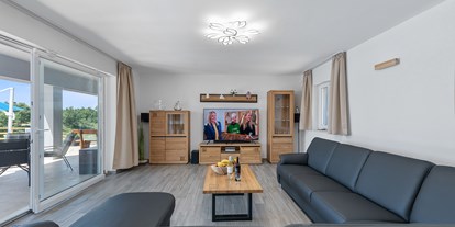 Pensionen - Balkon - Šumber - Wohnzimmer mit Ledercouch - Villa Jasmin Sumber