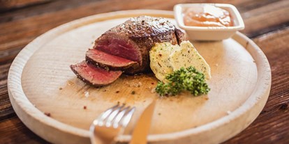 Pensionen - Restaurant - Saftiges Steak - Alpengasthof Hohe Burg