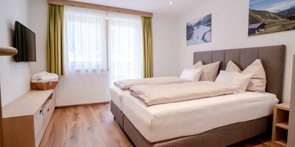 Pensionen - Schlafzimmer im Sonnenappartement - Alpengasthof Hohe Burg