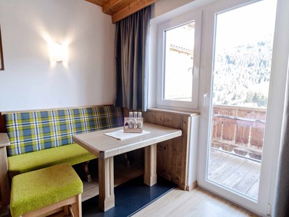 Pensionen - Sauna - Österreich - Wohnbereich im Doppelzimmer Comfort - Alpengasthof Hohe Burg