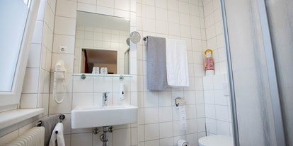 Pensionen - weitere Verpflegungsmöglichkeiten: Mittagessen - Groß-Raßberg - Badezimmer 115 - Gasthof - Pension Martinek