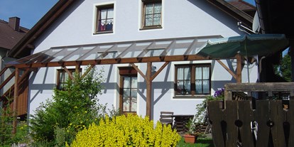 Pensionen - Fahrradverleih - Fritzelsdorf - Terrasse und Garten - Haus Linda