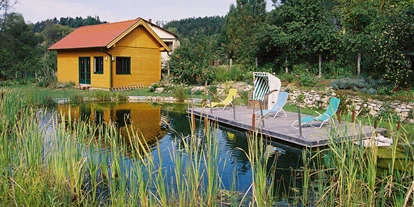 Pensionen - Umgebungsschwerpunkt: Fluss - Merkenbrechts - Schwimmbiotop im Garten - Gasthof-Pension Zur Hammerschmiede
