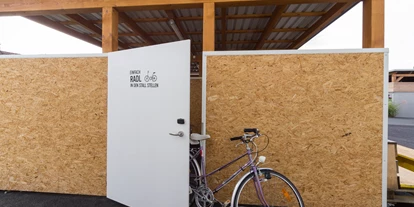 Pensionen - Kühlschrank - Merkenbrechts - Einfach das Radl in den Stall stellen - Smart Motel