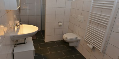 Pensionen - weitere Verpflegungsmöglichkeiten: Mittagessen - Hohe Tauern - Badezimmer appartment Kreuzeck - Frühstückspension Ferienhaus Kolbnitz