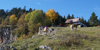 Pensionen - Garten - Dornbach (Wienerwald) - In die Berg bin i gern - und da gfreit si mei Gmiat ... - Haus Bergblick