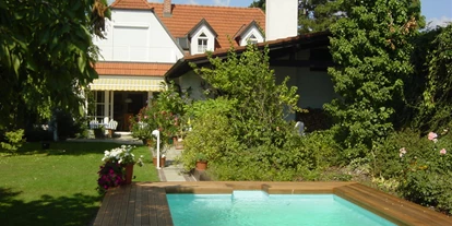 Pensionen - Pool - Grillenhöfe - Garten mit Pool  - Gästehaus am Steindl