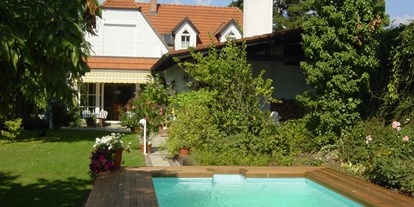 Pensionen - Obergrünbach (Lichtenau im Waldviertel) - Garten mit Pool  - Gästehaus am Steindl