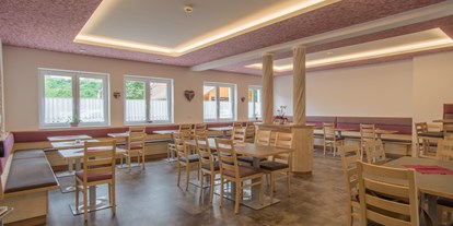 Pensionen - Frühstück: Frühstücksbuffet - Frühstücksraum - Gästehaus Eder
