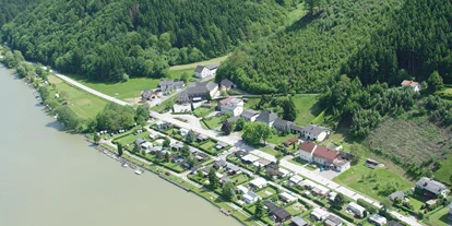 Pensionen - weitere Verpflegungsmöglichkeiten: Mittagessen - Etzerstetten - Willersbach von Oben mit Campingplatz Krenn. - Gasthof & Camping Krenn