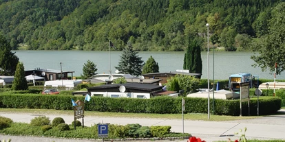 Pensionen - Umgebungsschwerpunkt: Berg - Randegg - Balkonblick auf die Donau im Strudengau. - Gasthof & Camping Krenn