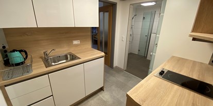 Pensionen - Fahrradverleih - Hofa - Apartment Frühling Küche - Privatzimmer & Ferienwohnungen Leeb