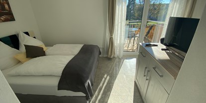 Pensionen - Umgebungsschwerpunkt: See - Doppelzimmer 102 mit Balkon - Pension am Weberhof