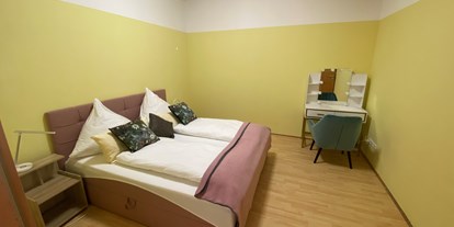 Pensionen - Umgebungsschwerpunkt: Stadt - Suite Schlafzimmer 1 - Pension am Weberhof
