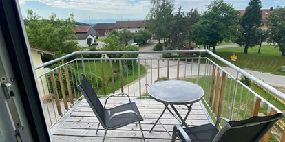Pensionen - Garten - Oberbayern - Balkon Familienzimmer - Pension am Weberhof