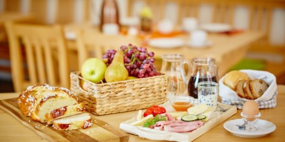 Pensionen - Umgebungsschwerpunkt: am Land - Mühldorf (Mühldorf) - Winzerfrühstück mit eigenen und regionalen Produkten - Schmankerl und Gast Familie Heiderer
