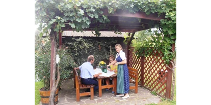 Pensionen - Frühstück: Frühstücksbuffet - Strohdorf - Gartenlaube - Gästehaus Punz