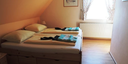 Pensionen - Sauna - Flöcking - Schlafzimmer - Biodorf Bad Waltersdorf Apartment
