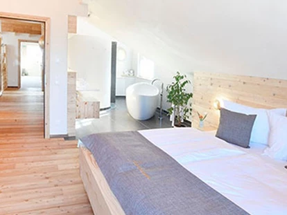 Pensionen - Umgebungsschwerpunkt: am Land - Plötzenedt - Schlafzimmer mit Luxusbad - Florineum