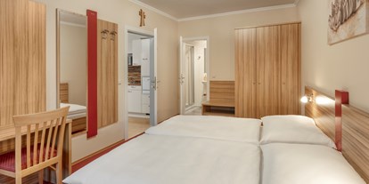 Pensionen - Wanderweg - Niederösterreich - Appartement:
Zwei Doppelbettzimmer - "URLAUB AM LAND" Gaestezimmer und Ferienwohnung Beate Holzer