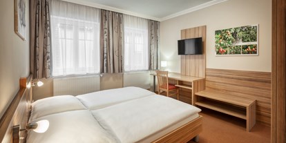 Pensionen - Garten - Oberstockstall - Appartement:
Zwei Doppelbettzimmer - "URLAUB AM LAND" Gaestezimmer und Ferienwohnung Beate Holzer