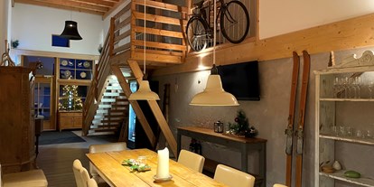 Pensionen - Garage für Zweiräder - Haldenwang (Landkreis Oberallgäu) - Lounge in der Tenne (Gemeinschaftsbereich) - Am Hof Jungholz
