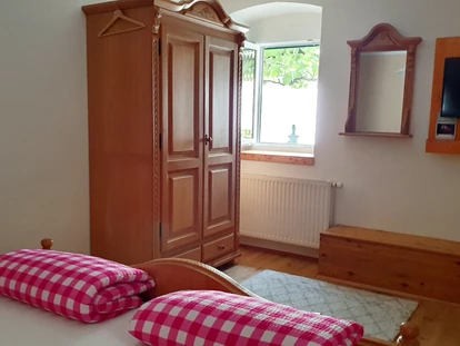 Pensionen - Art der Pension: Ferienwohnung - Österreich - Schlafzimmer 1
1,80 m großes Doppelbett - Casa Zara