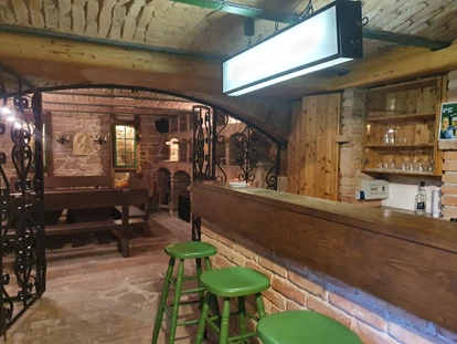 Pensionen - Skilift - Horitschon - In Keller befindet sich ein historisches Gewölbekeller mit einer Bar und einem Badezimmer (Toilette/ Dusche). - Casa Zara