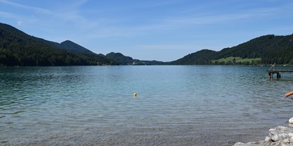 Pensionen - Fuschl am See - Blick vom privaten Badeplatz Richtung Schloß Fuschl - Pension Salzburger Hof