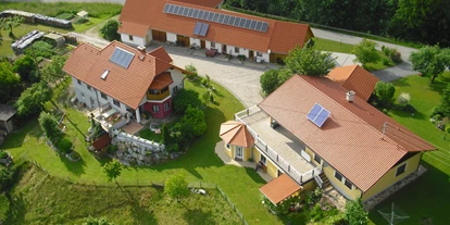 Pensionen - Terrasse - Fernitz (Fernitz-Mellach) - Luftaufnahme unseres Hofes - Ferienwohnungen Pachler-Leopold