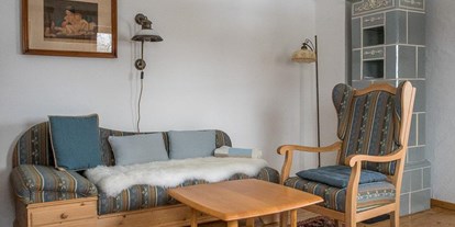 Pensionen - Garage für Zweiräder - Ausseerland - Salzkammergut - Wohnzimmer Appartement Sonnenthal - Hütterhof